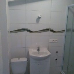 Kompleksowe wykończenie łazienki (zabudowa GK, płytki, malowanie, montaż urządzeń sanitarnych)
