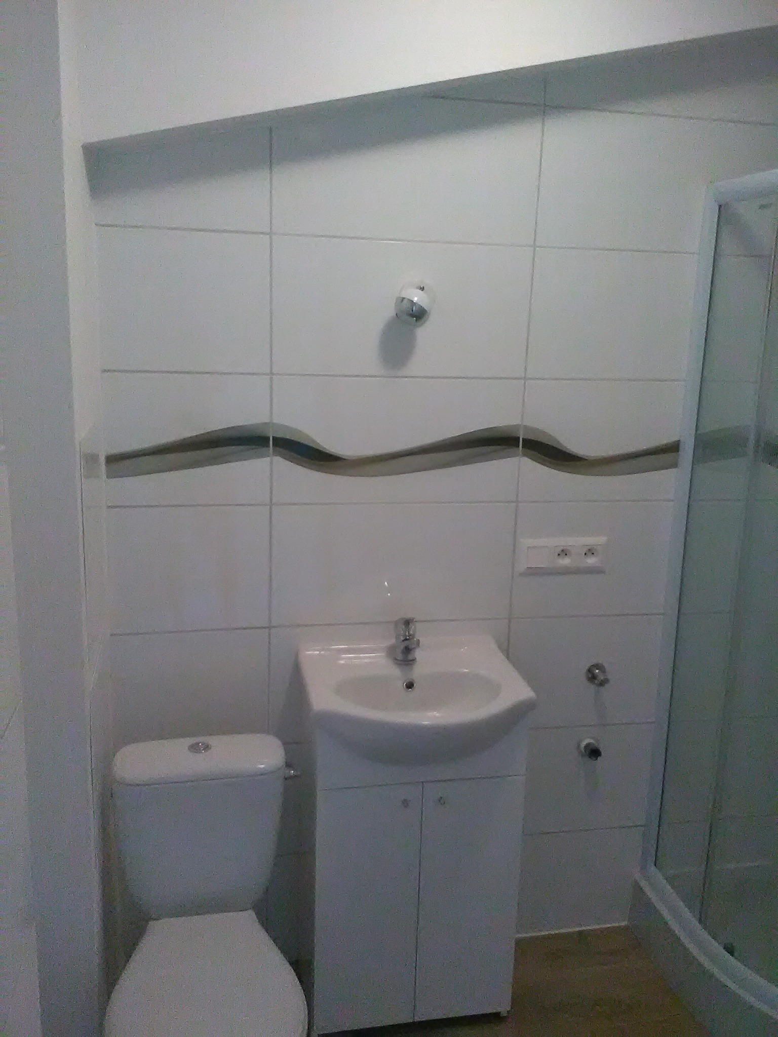 Kompleksowe wykończenie łazienki (zabudowa GK, płytki, malowanie, montaż urządzeń sanitarnych)