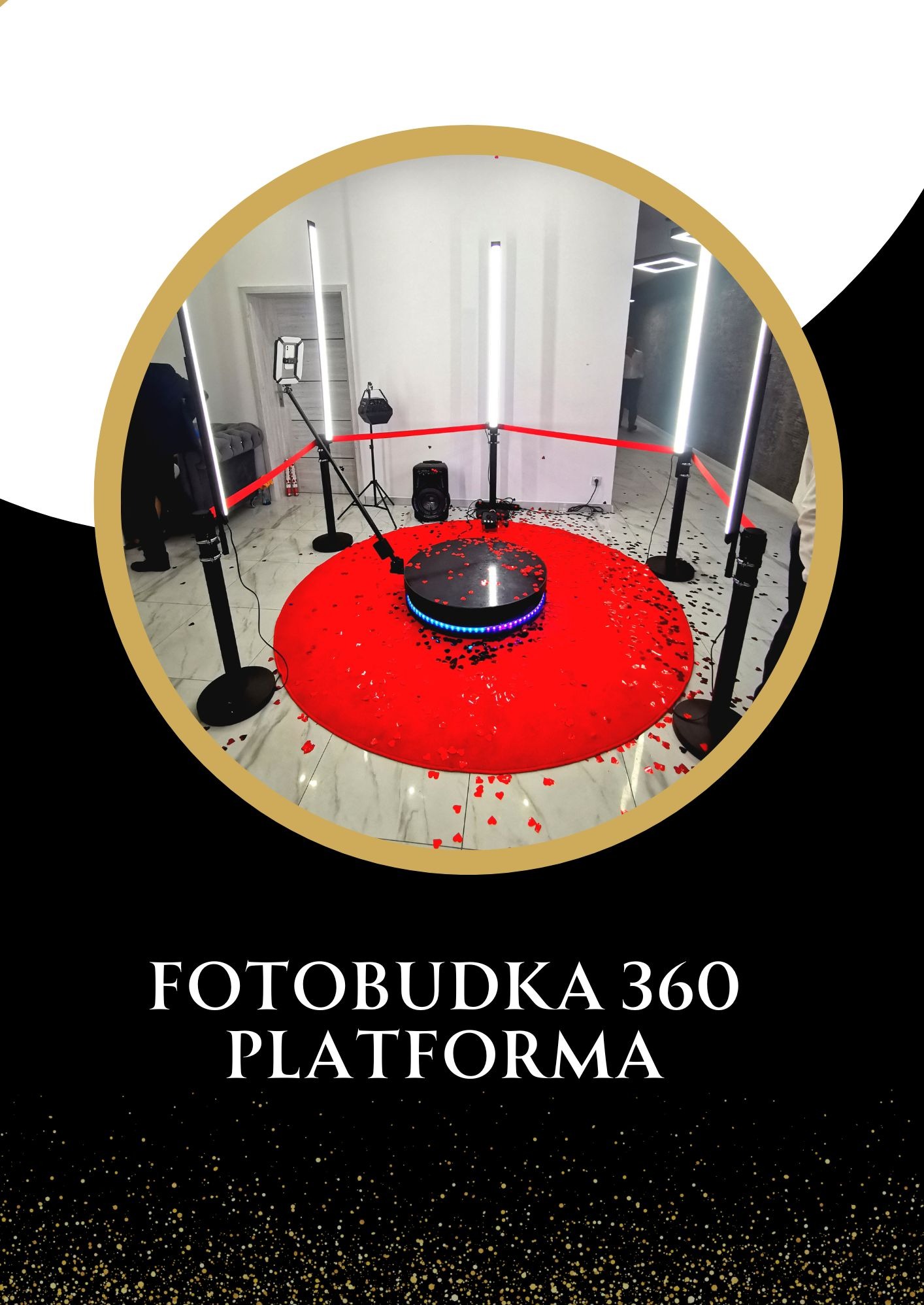 Widok z góry na platformę 360 otoczoną czerwonym dywanem i lampami LED, zabezpieczoną czerwoną taśmą.