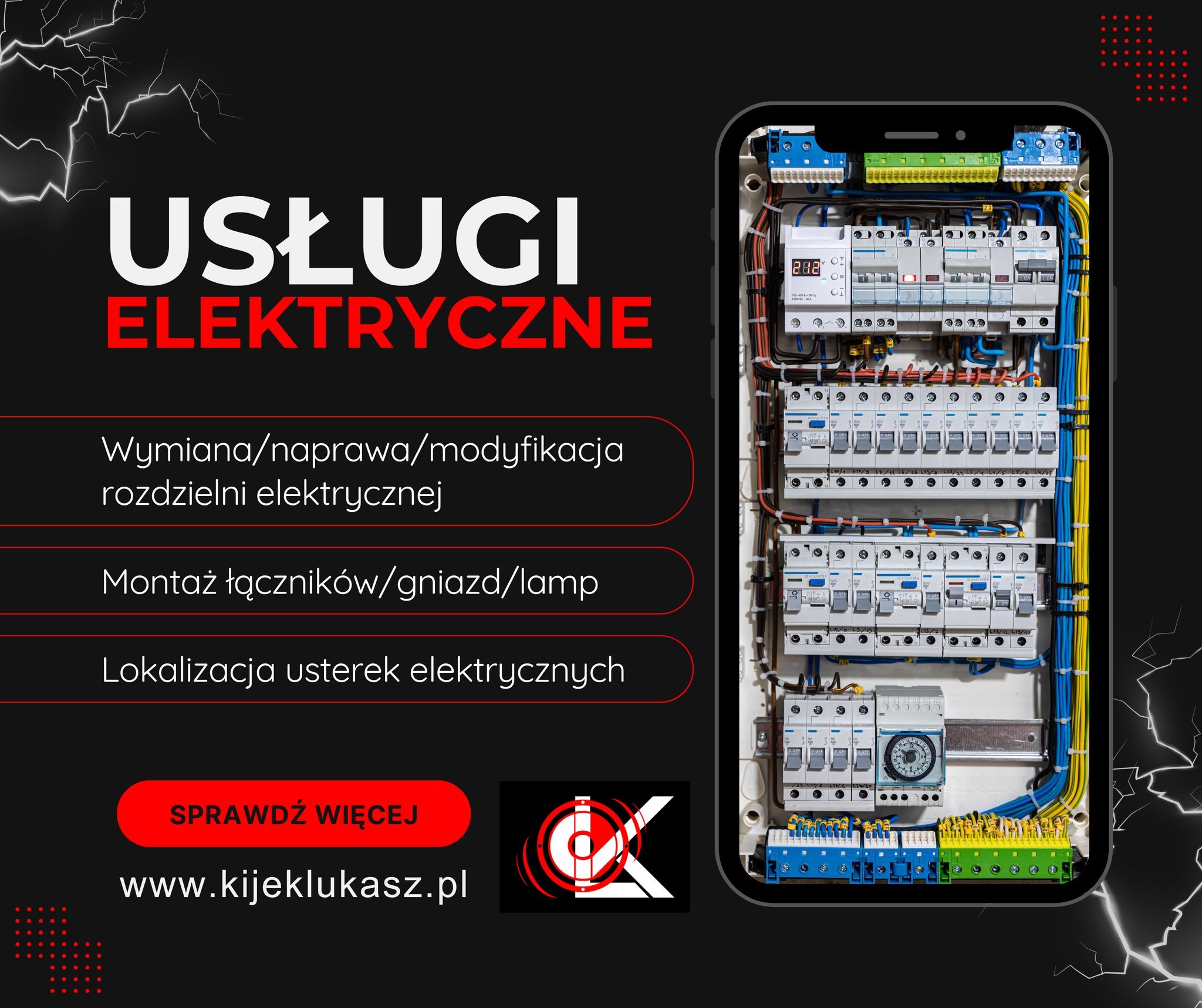 Rozdzielnia elektryczna z bezpiecznikami, widoczne kable w kolorach żółtym i niebieskim, oraz zegar sterujący, prezentowana w formie grafiki reklamowej.