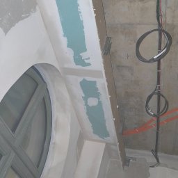 Zabudowa z obniżeniem pod sufit typu Armstrong 