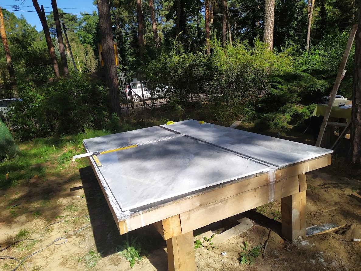 stół do ręcznego cięcia marmuru.