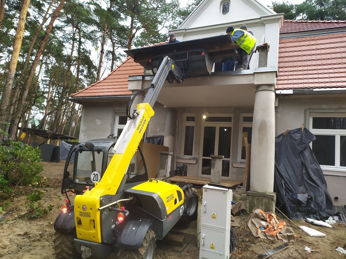 podłoga na tarasie w jednym kawałku. Matyeriał granit