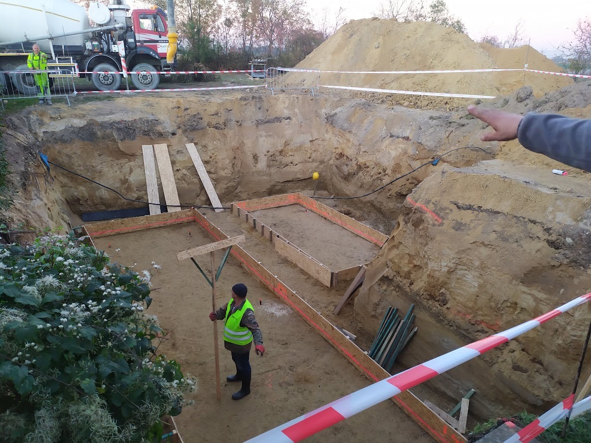 zaczynamy płyty żelbetowe pod zbiornik z lng