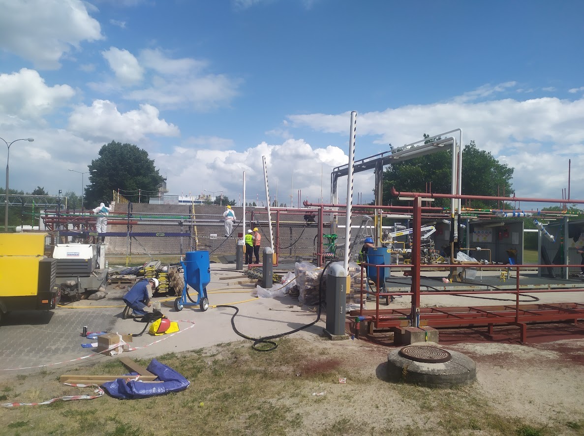 Malujemy rury gazowe na terenie Orlen Płock. Mamy 6 dni na 2000mb rur