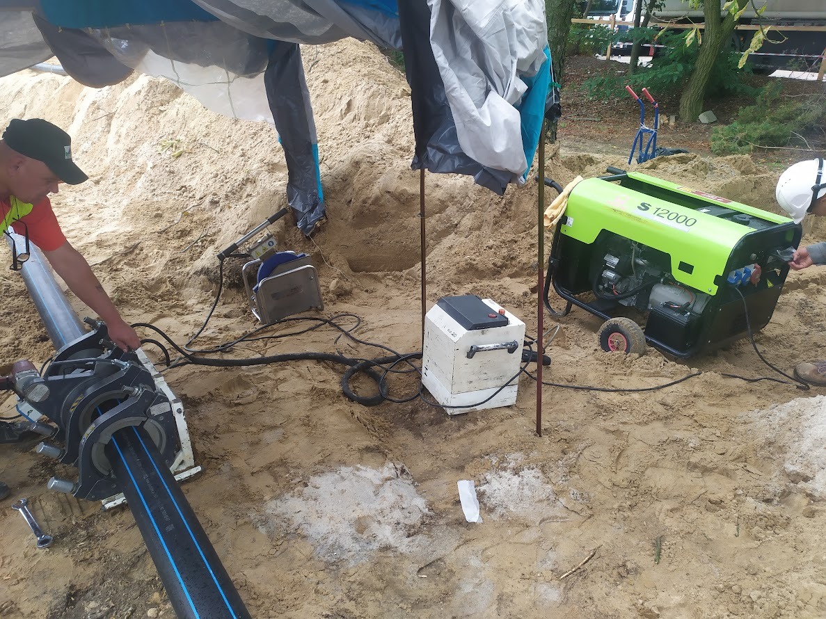 zgrzewamy rury. Bedzie woda w budynku