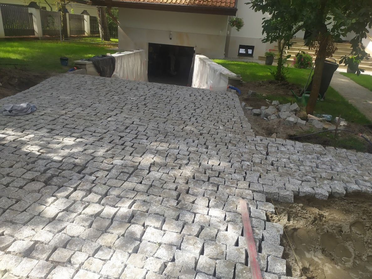 kostka granitowa na Granicznej w Konstancinie