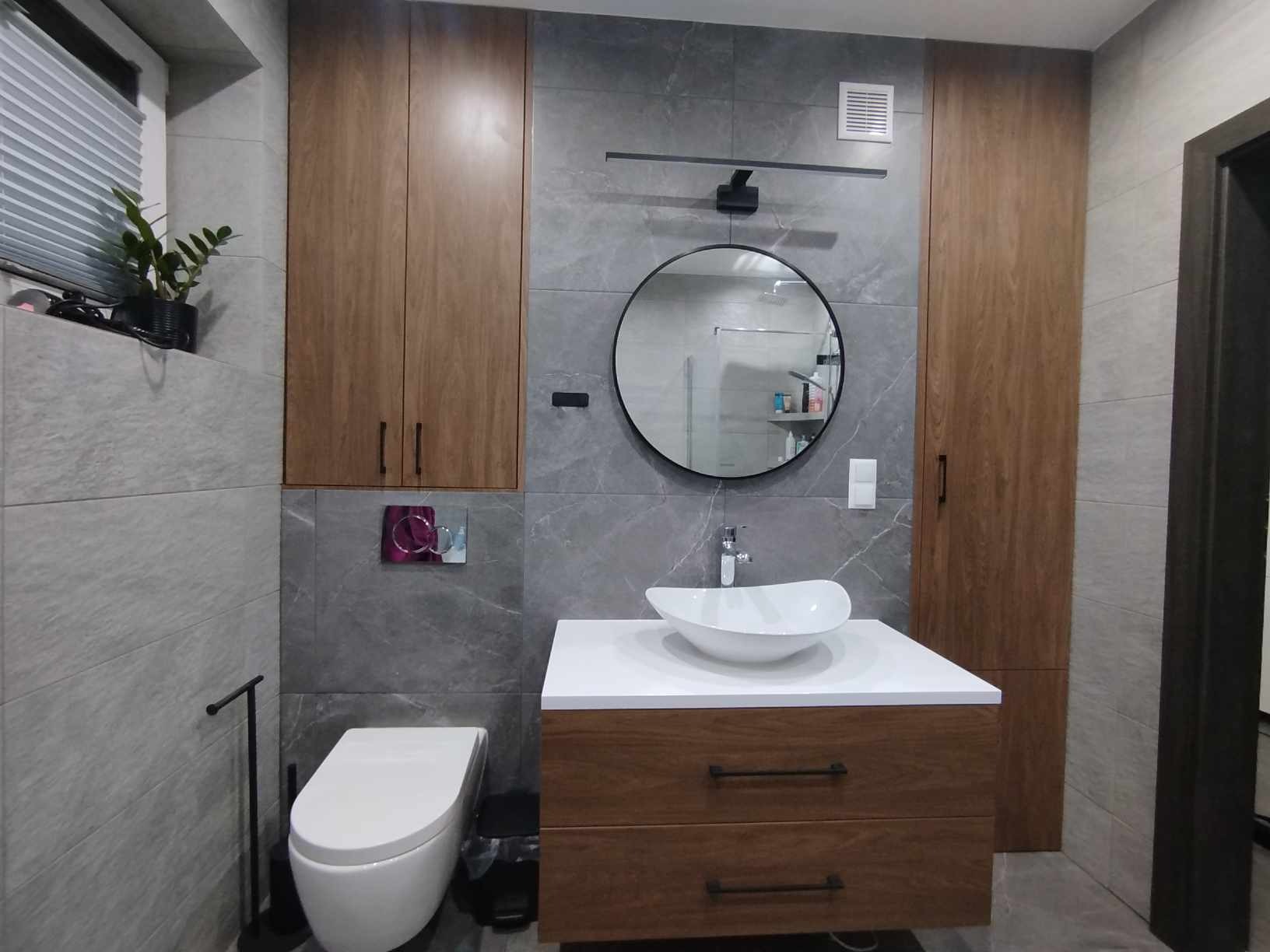 łazienka lakierowana, lakierem bezbarwnym