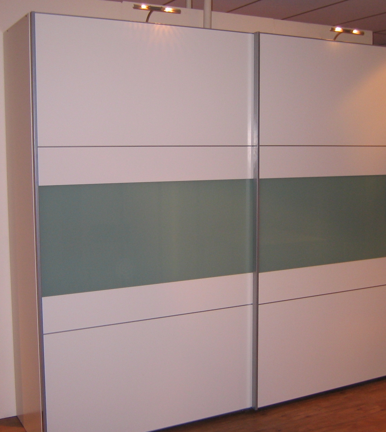 Meble kuchenne,biurowe,garderoby,szafy wnękowe,szafy w skosach,meble na zamówiennie