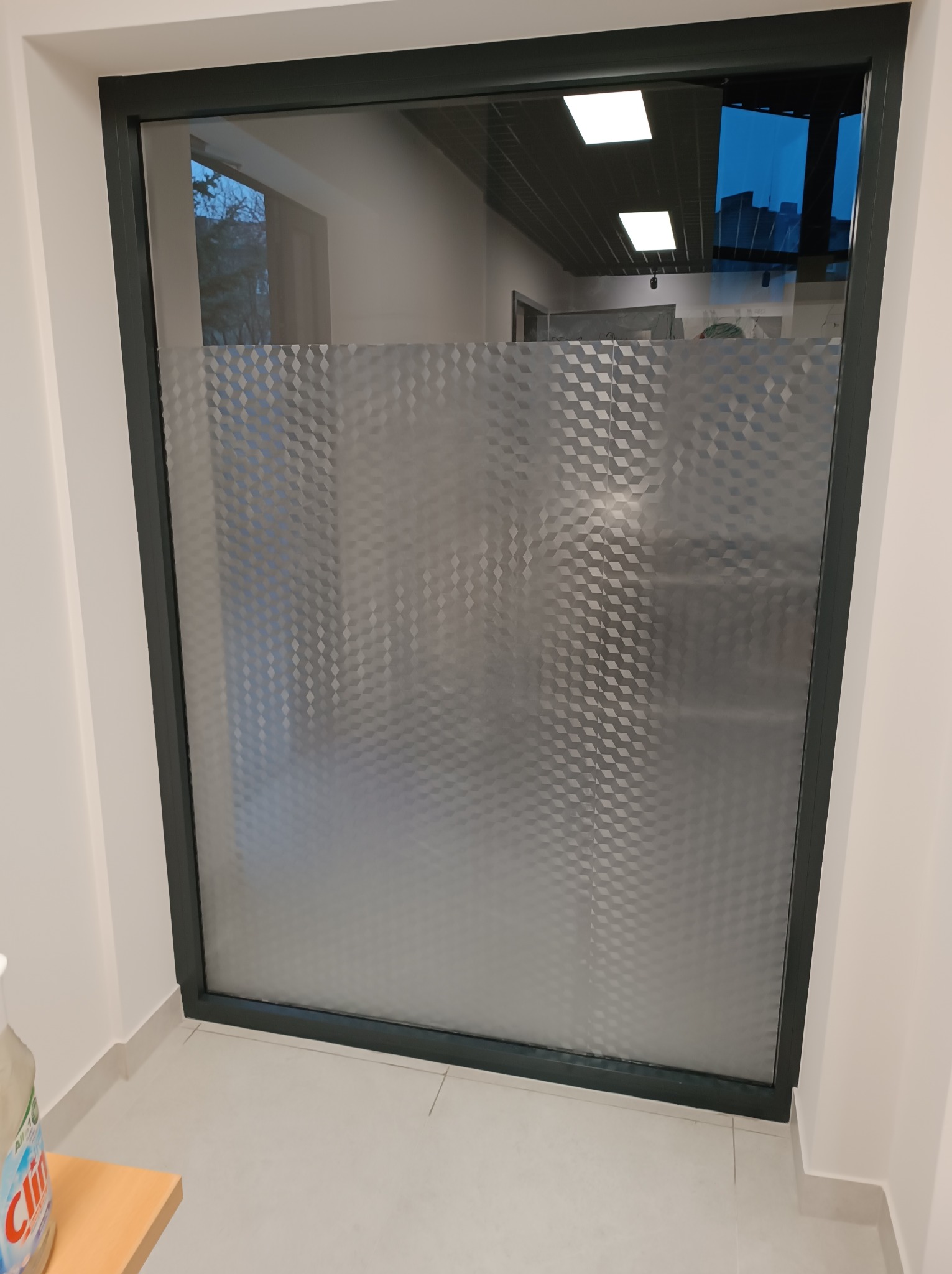 Oklejenie szyby folią