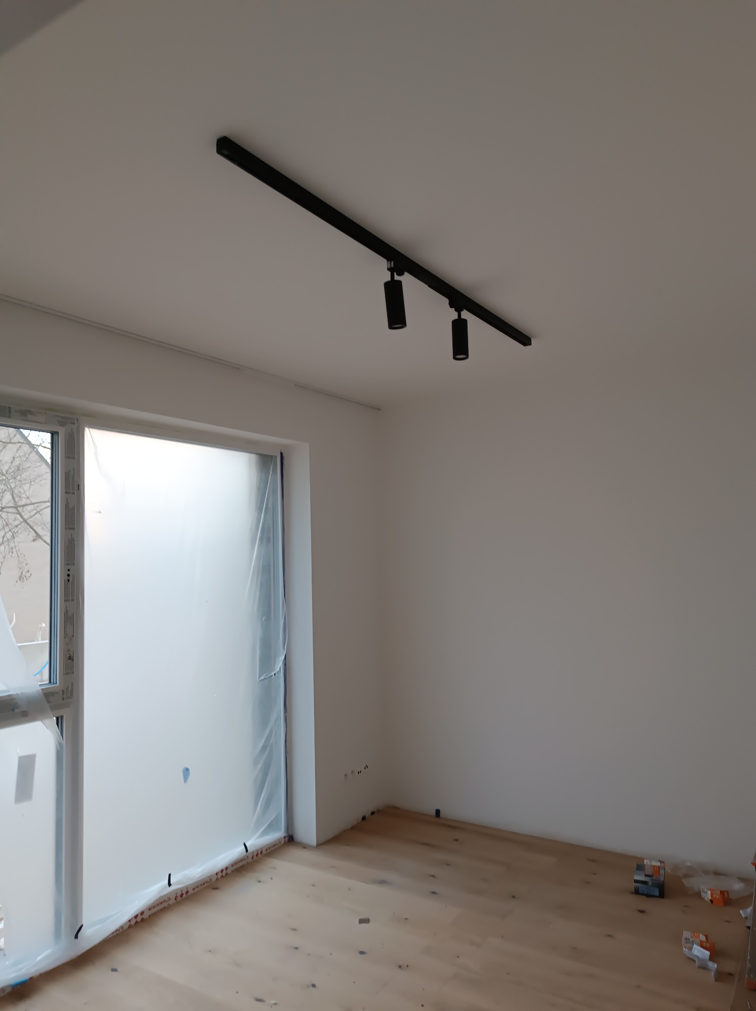 Zakładanie oświetlenia (wersja 3-fazowa)