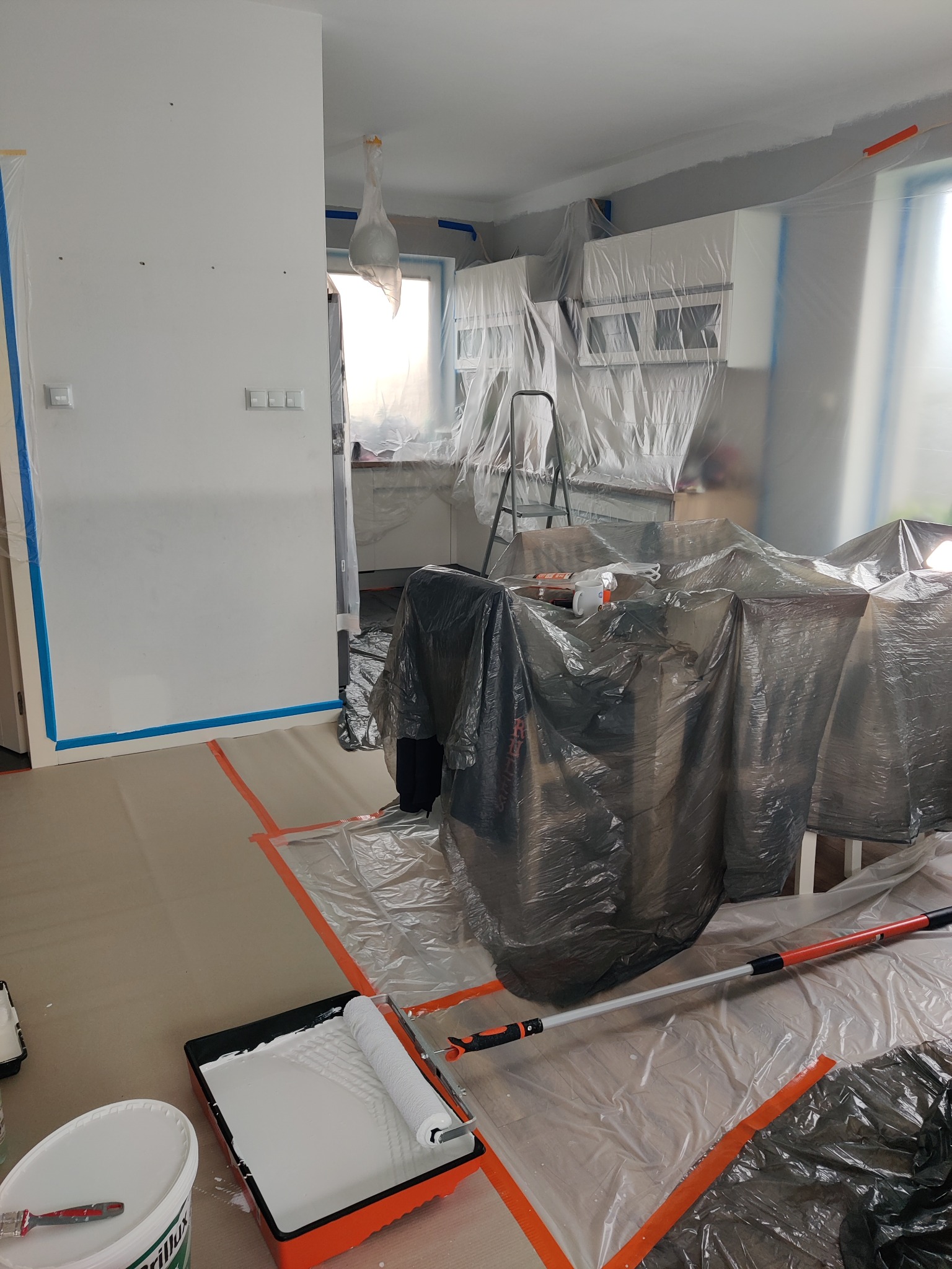 Malowanie z zabezpieczeniem mebli