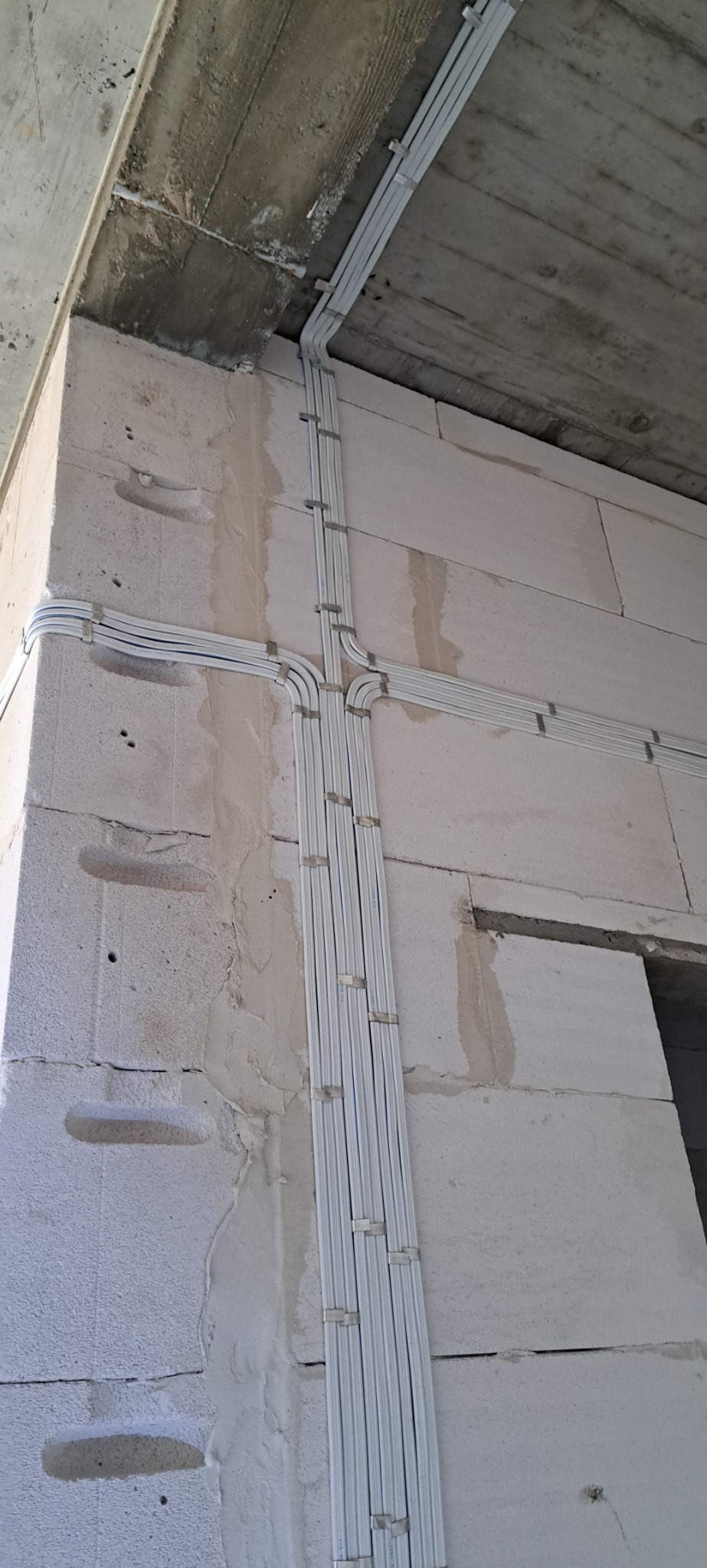 Kilka fotek z naszej ostatniej realizacji, tuż przed zainstalowaniem puszek podtynkowych.