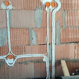 Marcin - Dębina- elektryka w małym domku. Praca wykonana w dniach 13-15.07