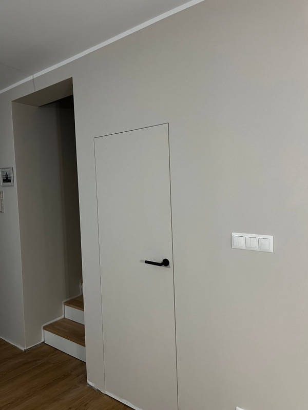 montaż i obróbka drzwi ukrytych