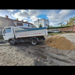 Transport zwiru i piasku ziemi kruszywa drogowego mała wywrotka do 3ton.