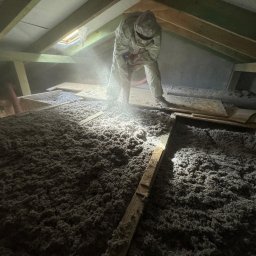 Izolacja granulatem celulozowym