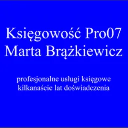 Niebieskie tło z białym tekstem informującym o usługach księgowych firmy Pro07 Marta Brążkiewicz z kilkunastoletnim doświadczeniem.