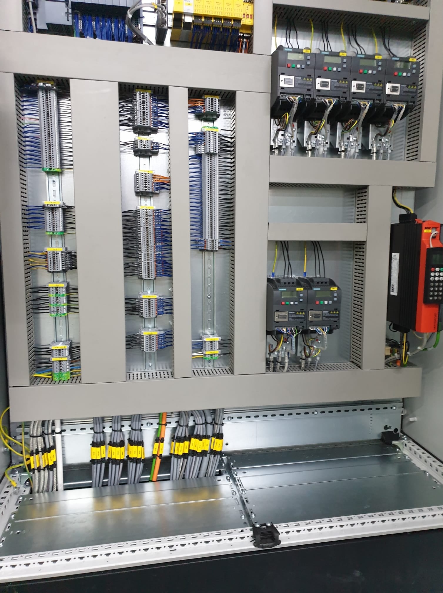 Montaż oraz podłączenie szafy sterowniczej