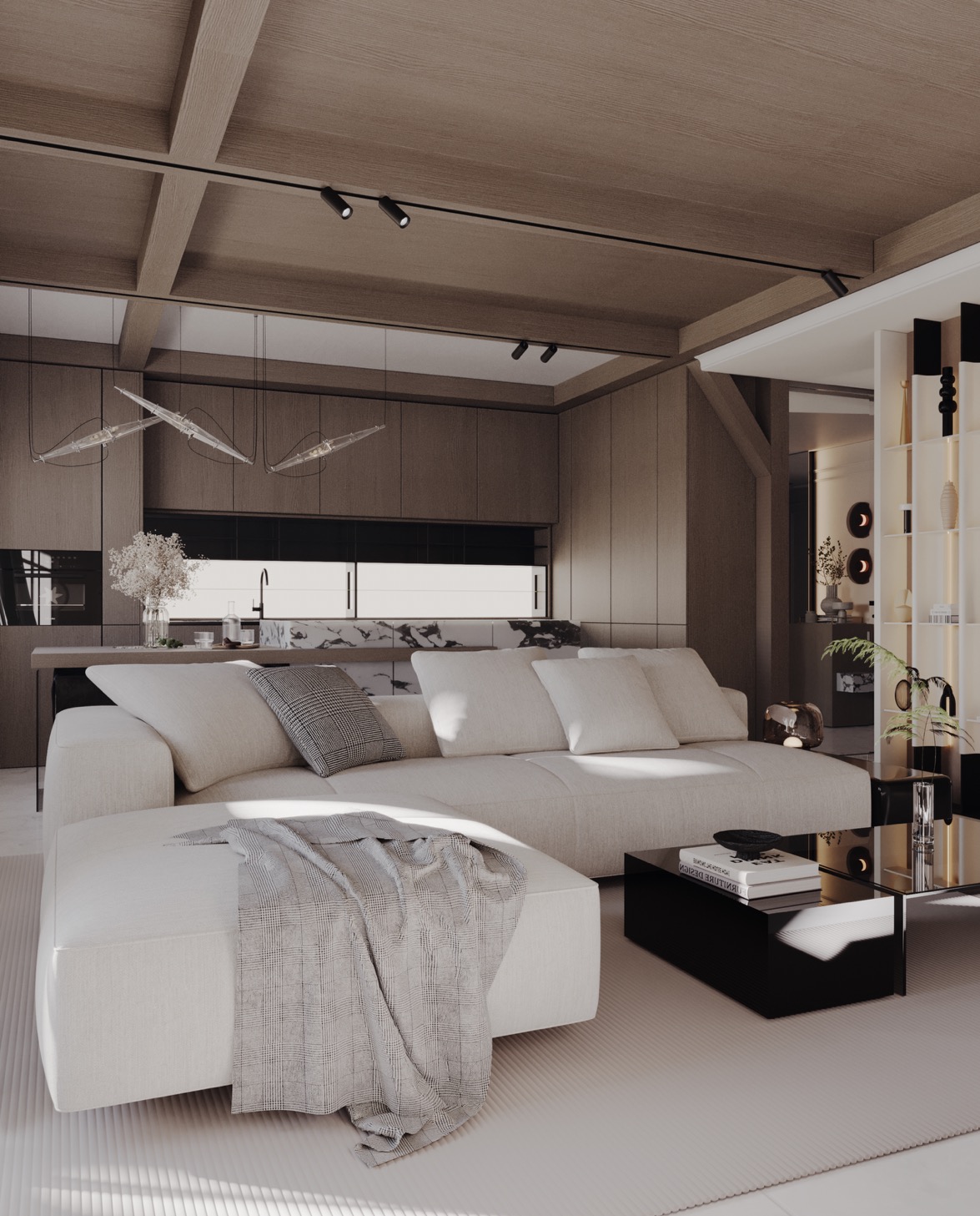 Jasny salon z dużą, modułową sofą w odcieniach beżu, czarnym stolikiem kawowym z książkami, drewnianym sufitem z oświetleniem punktowym i widokiem na kuchnię z marmurowym blatem.