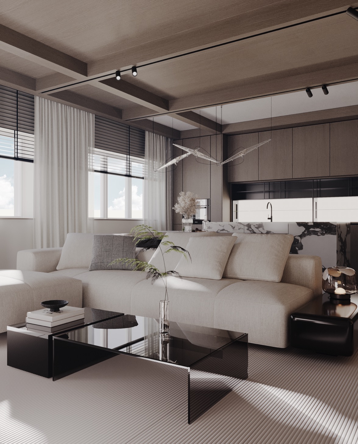 Jasny salon z beżową sofą modułową, szklanym stolikiem kawowym, drewnianym sufitem z oświetleniem punktowym i widokiem na kuchnię z marmurowym blatem.