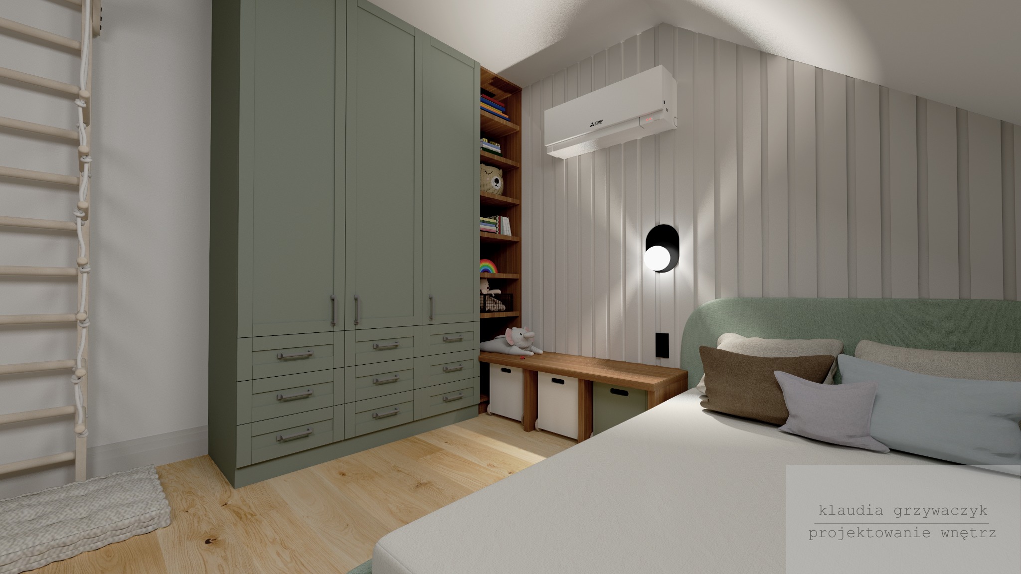 Pokój dziecięcy na poddaszu z zielonymi szafami, drabinką gimnastyczną, drewnianym regałem z zabawkami, łóżkiem z zielonym zagłówkiem i lampką nocną w czarnej oprawie.