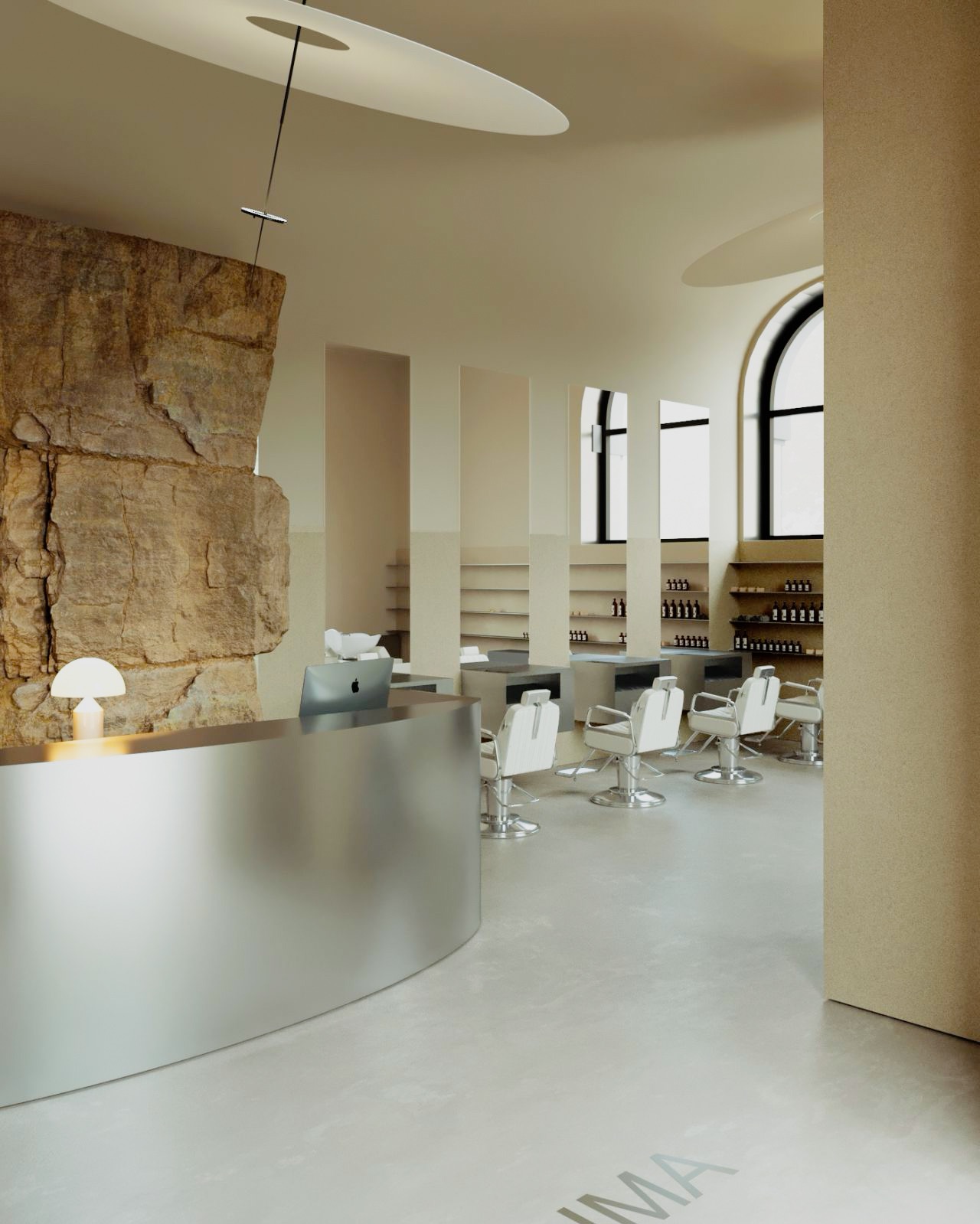 Nowoczesne wnętrze salonu fryzjerskiego z recepcją wykończoną metalem, ściana z surowego kamienia i rzędy stanowisk z białymi fotelami na tle półek z produktami.