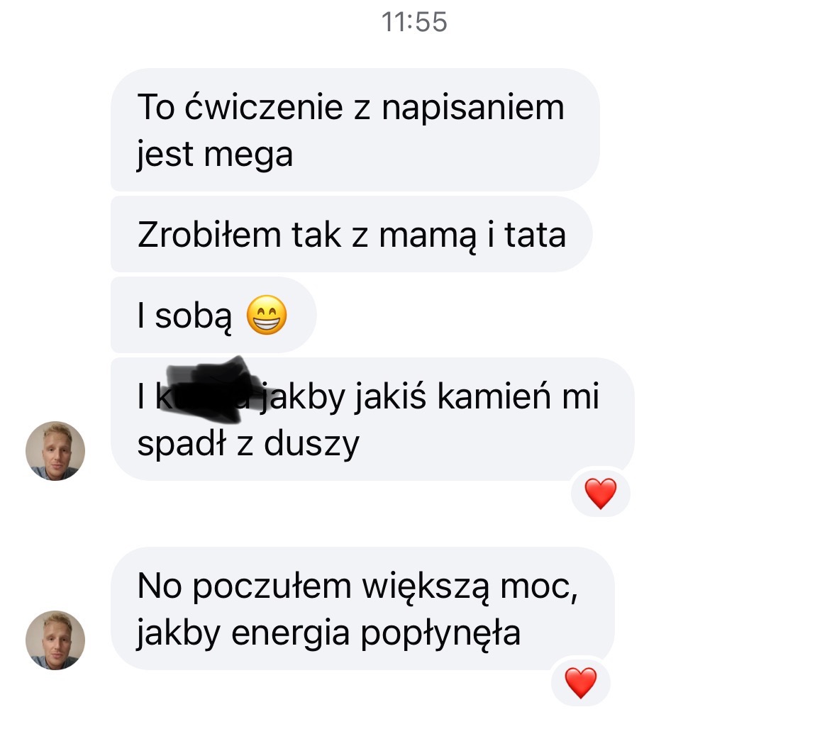Zrzut ekranu konwersacji tekstowej z pozytywnymi odczuciami po ćwiczeniu, zawierającej emotikonę uśmiechu i ikony serca.