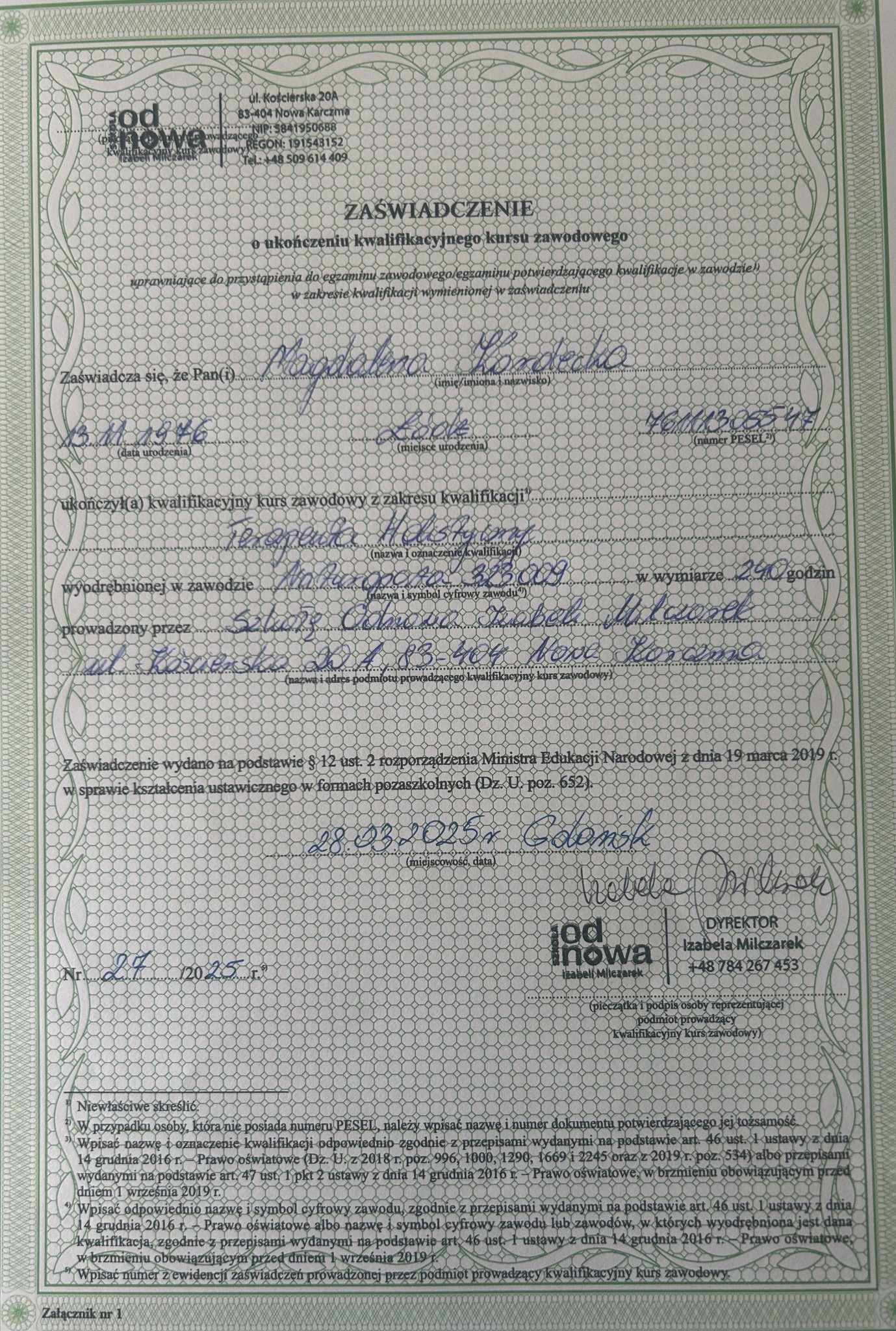 Skan certyfikatu ukończenia kursu zawodowego na terapeutę holistycznego, wydanego przez Izabelę Milczarek, Dyrektora Iod Inowa, z datą 28.03.2025, z widocznymi danymi osobowymi Magdaleny Kordeckiej...