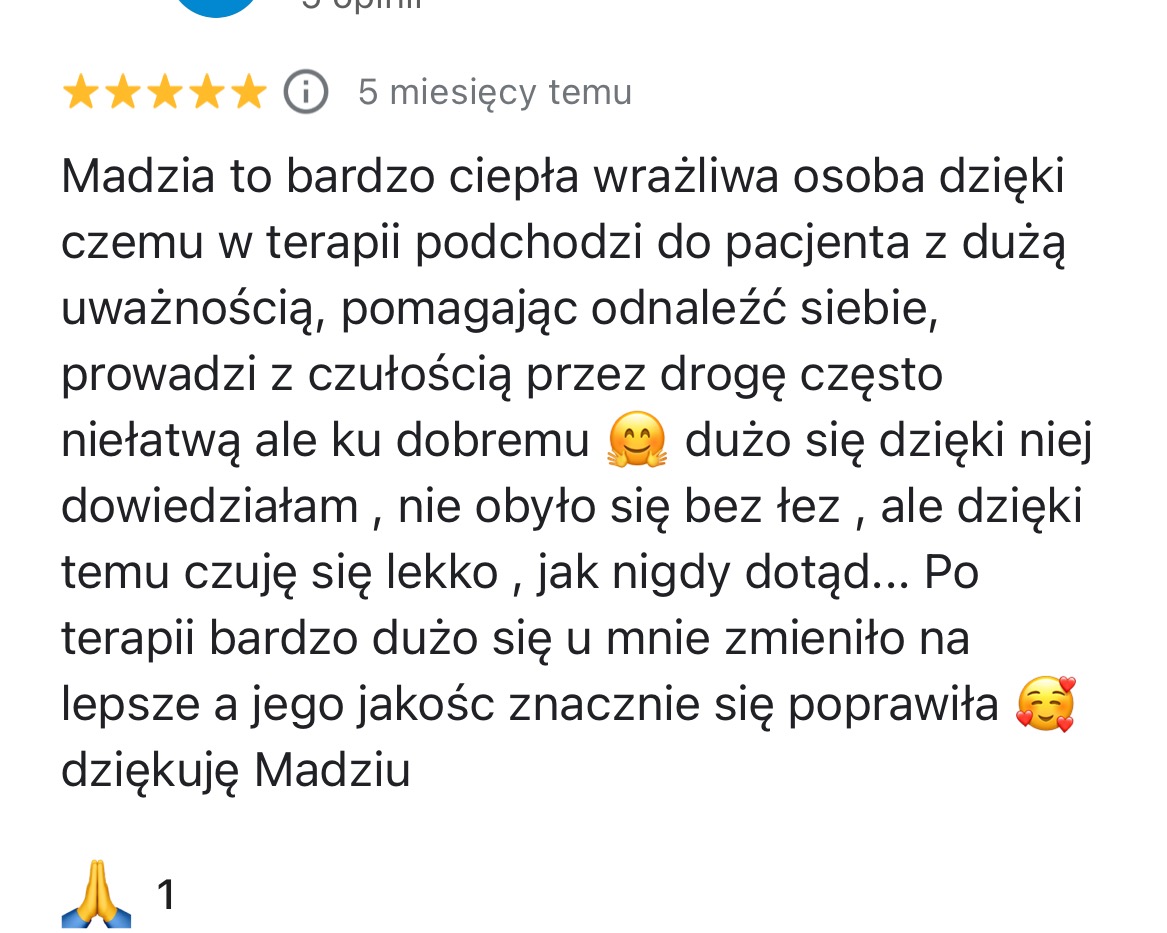 Pozytywna opinia o terapii: 'Po terapii bardzo dużo się u mnie zmieniło na lepsze'. Pięć gwiazdek i emotikony wyrażają zadowolenie z usług Madzi.