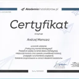 Certyfikat ukończenia szkolenia z praktycznego montażu klimatyzacji, wydany przez Akademię Instalatorów dla Andrzeja Mamcarza, z datą 18.05.2023 i podpisem prowadzącego szkolenie, mgr Dawida...