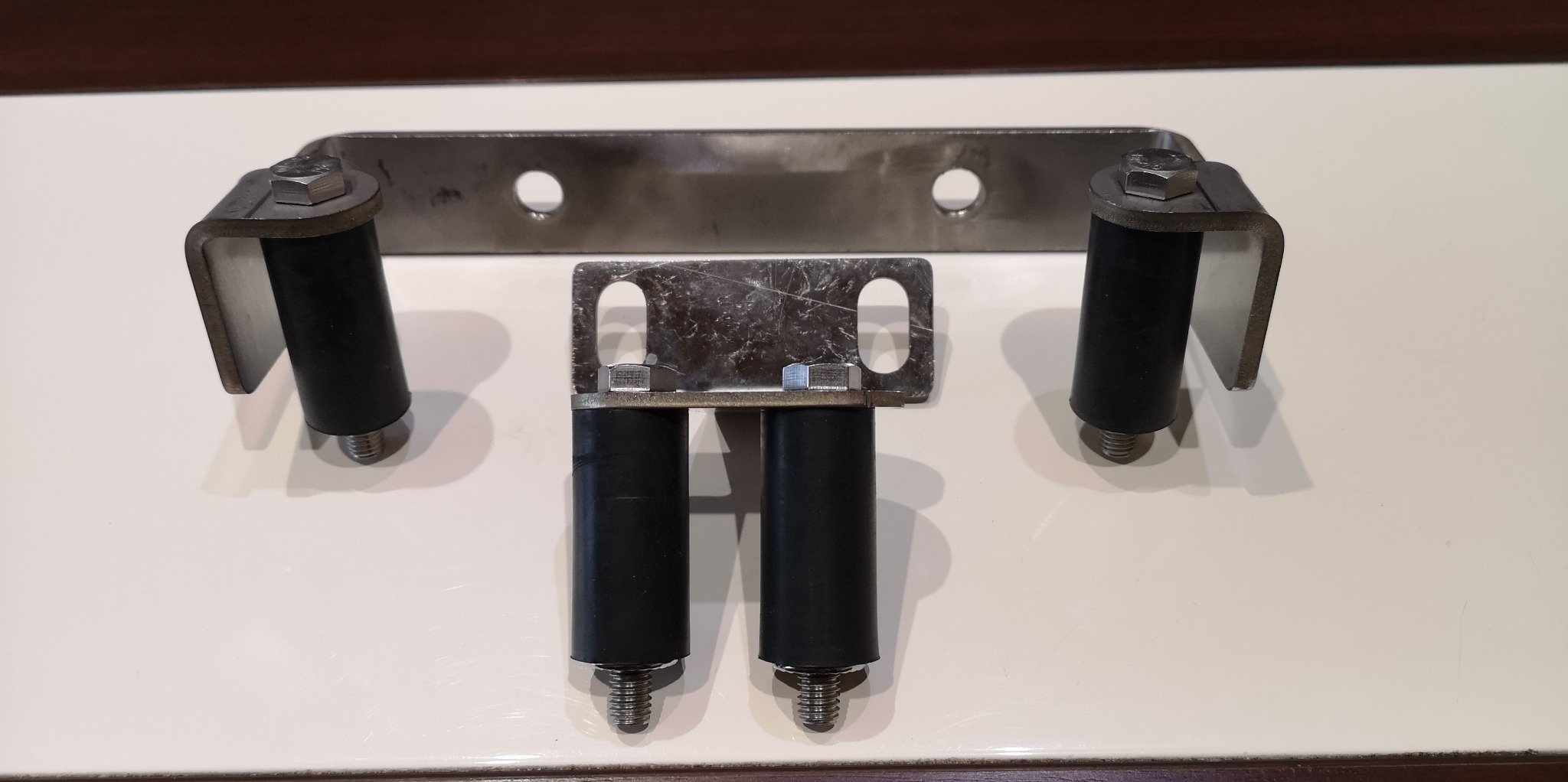 Wsporniki górne prowadnic - różne wymiary i rozstawy, wykonywane na zamówienie.