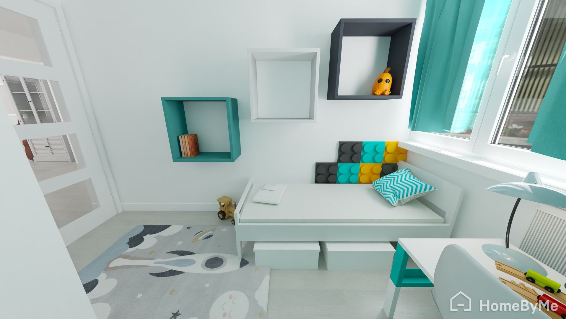 Pokój dziecięcy z białym łóżkiem, biurkiem i regałami kostkami w kolorach turkusowym, białym i szarym. Na ścianie dekoracja przypominająca klocki lego. Na podłodze dywan z motywem kosmicznym.