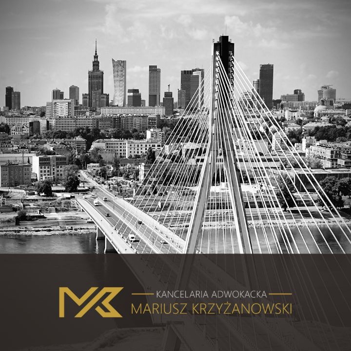 Czarno-biała fotografia mostu Świętokrzyskiego w Warszawie z widoczną panoramą miasta w tle, w dolnej części logo kancelarii adwokackiej Mariusza Krzyżanowskiego.