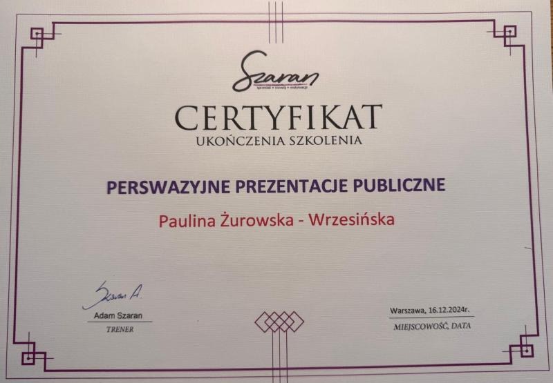Certyfikat ukończenia szkolenia z perswazyjnych prezentacji publicznych dla Pauliny Żurowskiej-Wrzesińskiej, sygnowany przez trenera Adama Szarana.