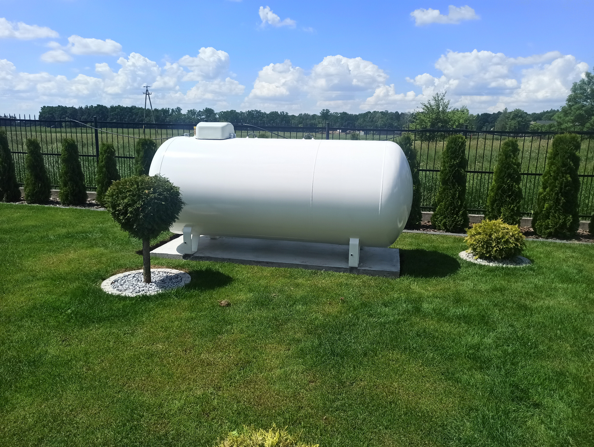 Zbiornik 3700 litrów naziemny.