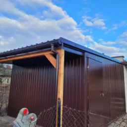 Zrobiona wiatka plus ocieplenie budynku obok