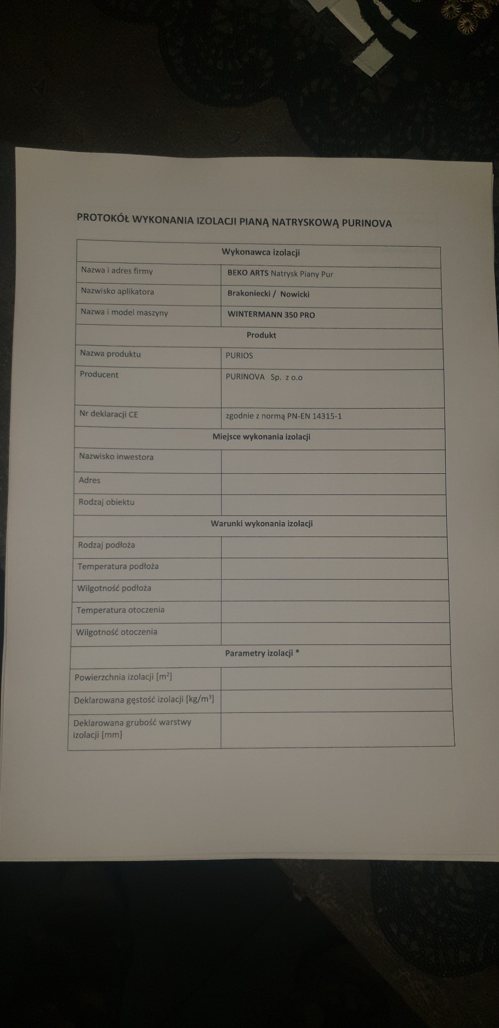 Protokół wykonania izolacji pianą natryskową PURINOVA firmy BEKO ARTS, zawierający dane wykonawcy, aplikatora, maszyny, produktu, producenta oraz parametry izolacji.