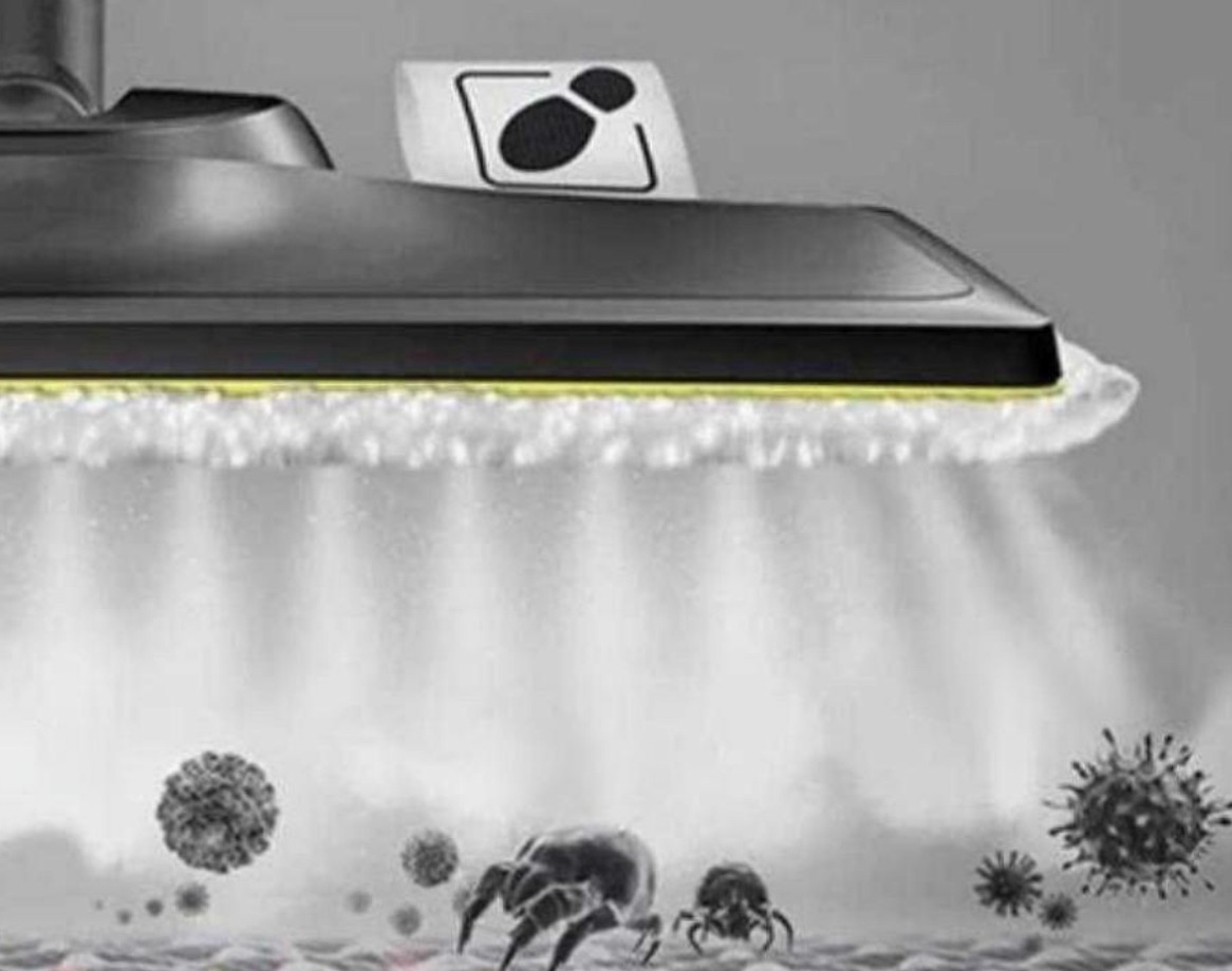 Czyszczenie parowe z bliska: głowica urządzenia emituje parę, eliminując roztocza i drobnoustroje, co symbolizuje skuteczne usuwanie alergenów.