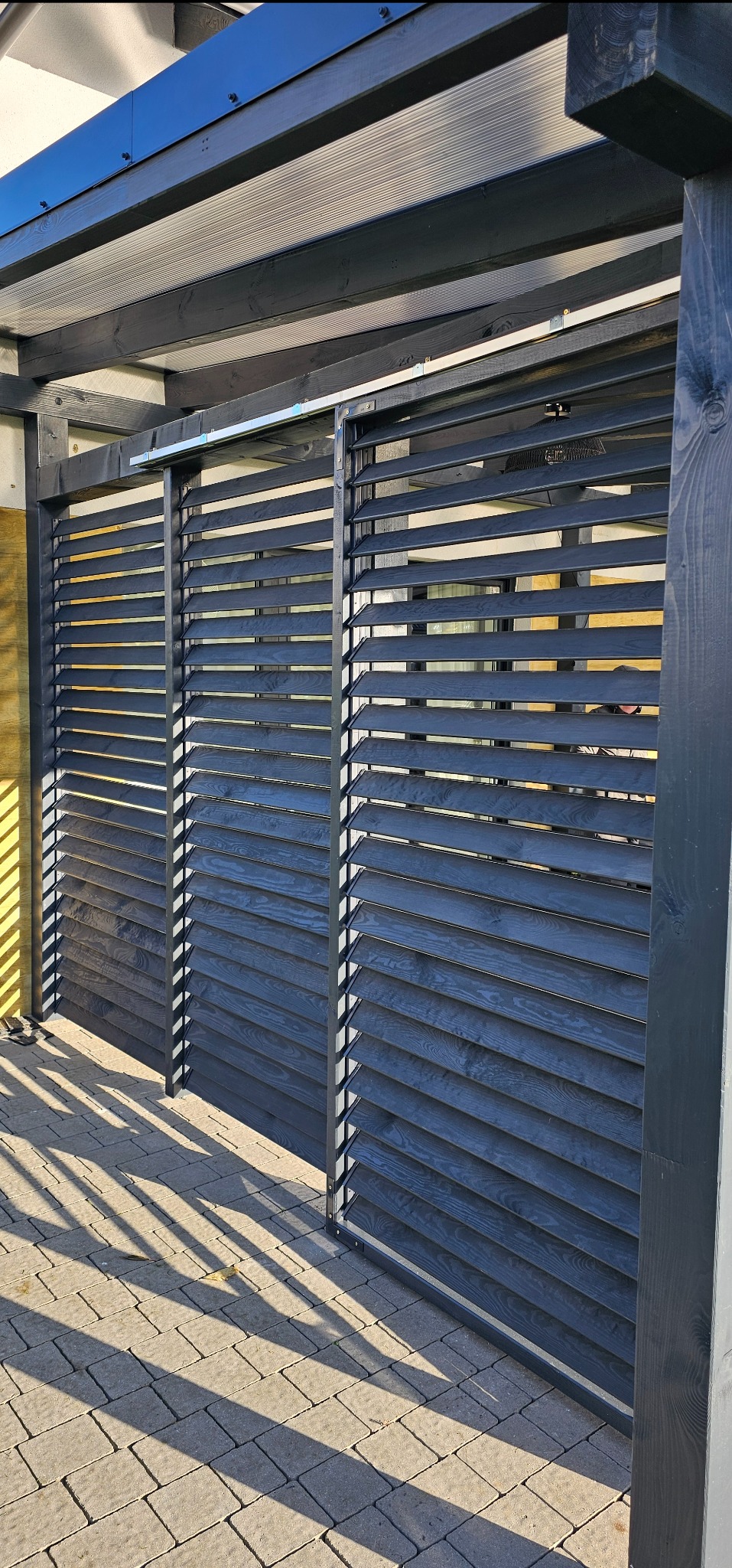 Shutters drewnianych w kolorze antracyt