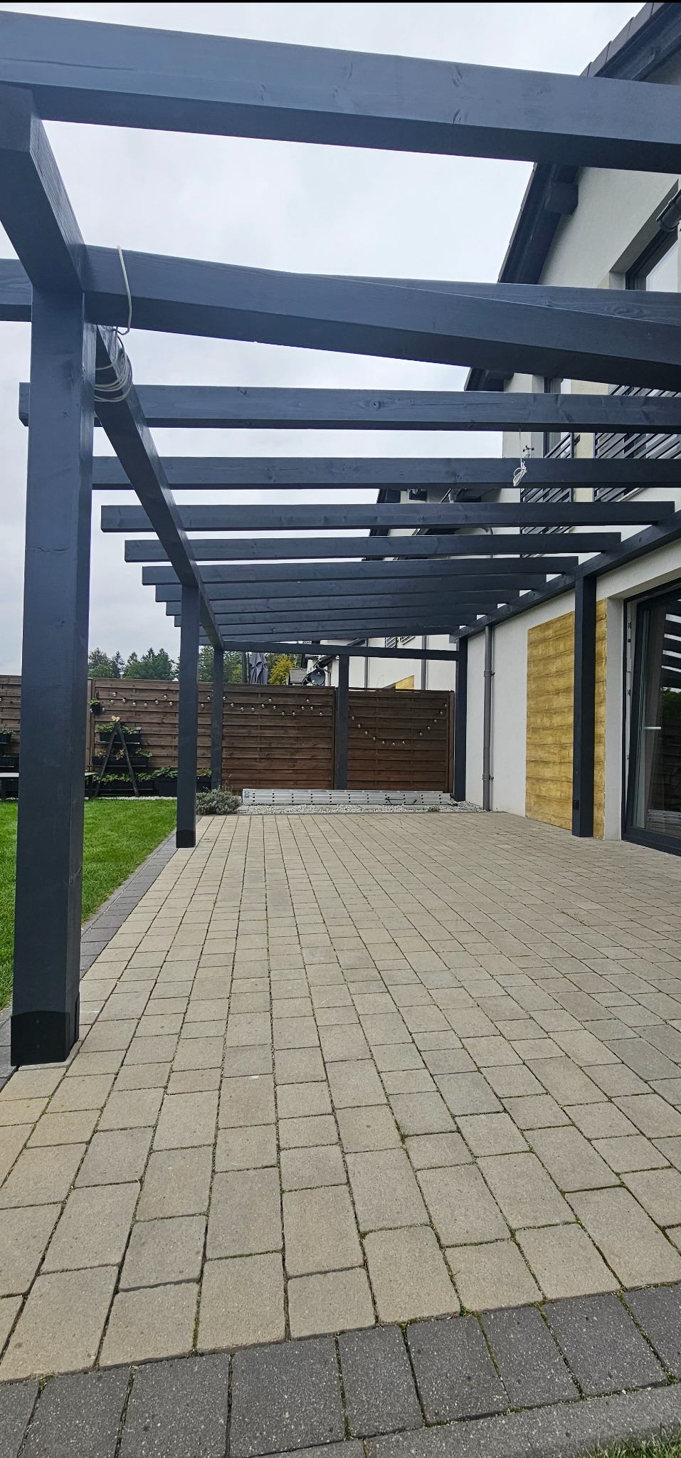 Konstrukcja pergoli drewniane na bazie drewna klejonego kvh c24