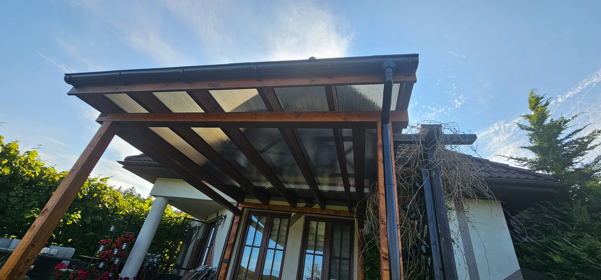 Konstrukcja w kolorze palisander argentynski z palety Koopmans