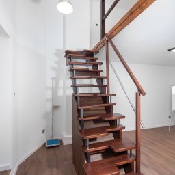 UCZNIOWSKI KLUB SPORTOWY ORLĘTA WROCŁAW - Pokój socjalny/wejście na antresolę/pokój wypoczynku