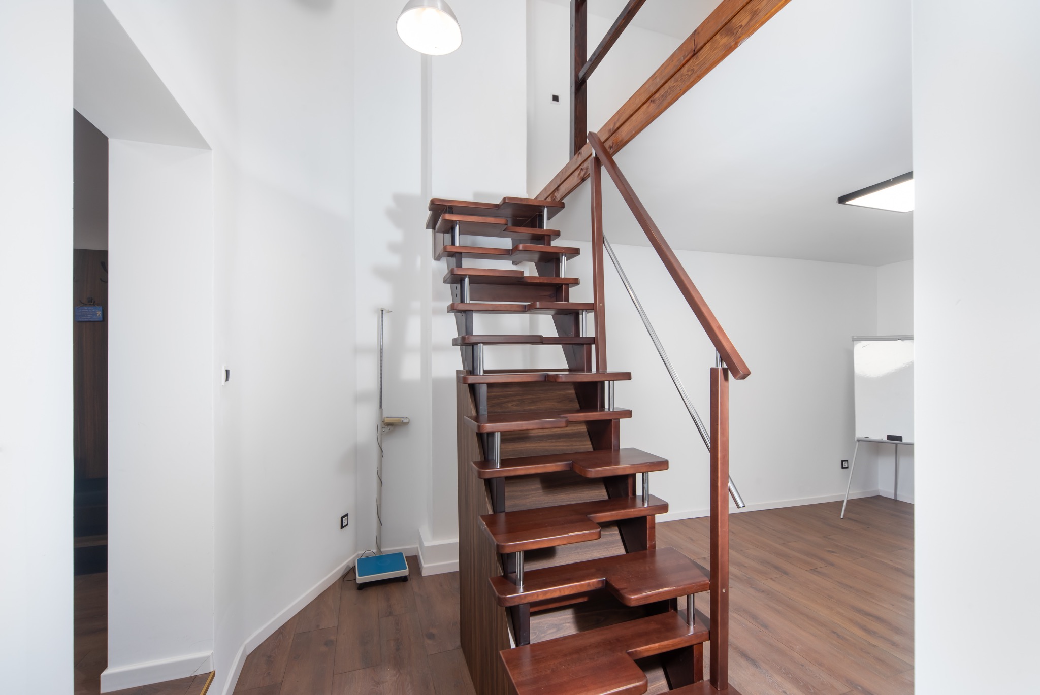 Pokój socjalny/wejście na antresolę/pokój wypoczynku