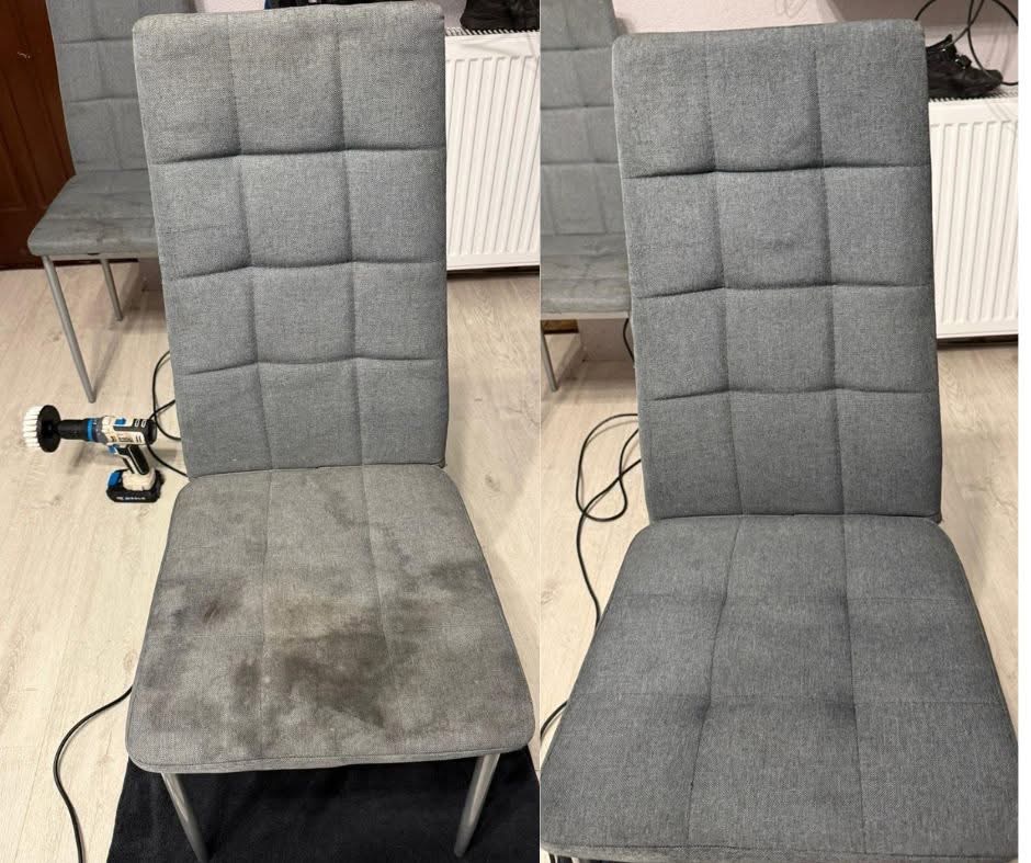 Krzesło tapicerowane przed i po czyszczeniu, widoczne plamy na siedzisku przed, czyste po. Elektryczna szczotka do czyszczenia obok.