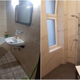 Zbuduj przestrzeń AW Aleksander Wasyl - Zdjęcie 'przed i po' prezentujące metamorfozę łazienki: od starej, z beżowymi płytkami i wanną, do nowoczesnej, z jasnymi płytkami imitującymi marmur i kabiną prysznicową.