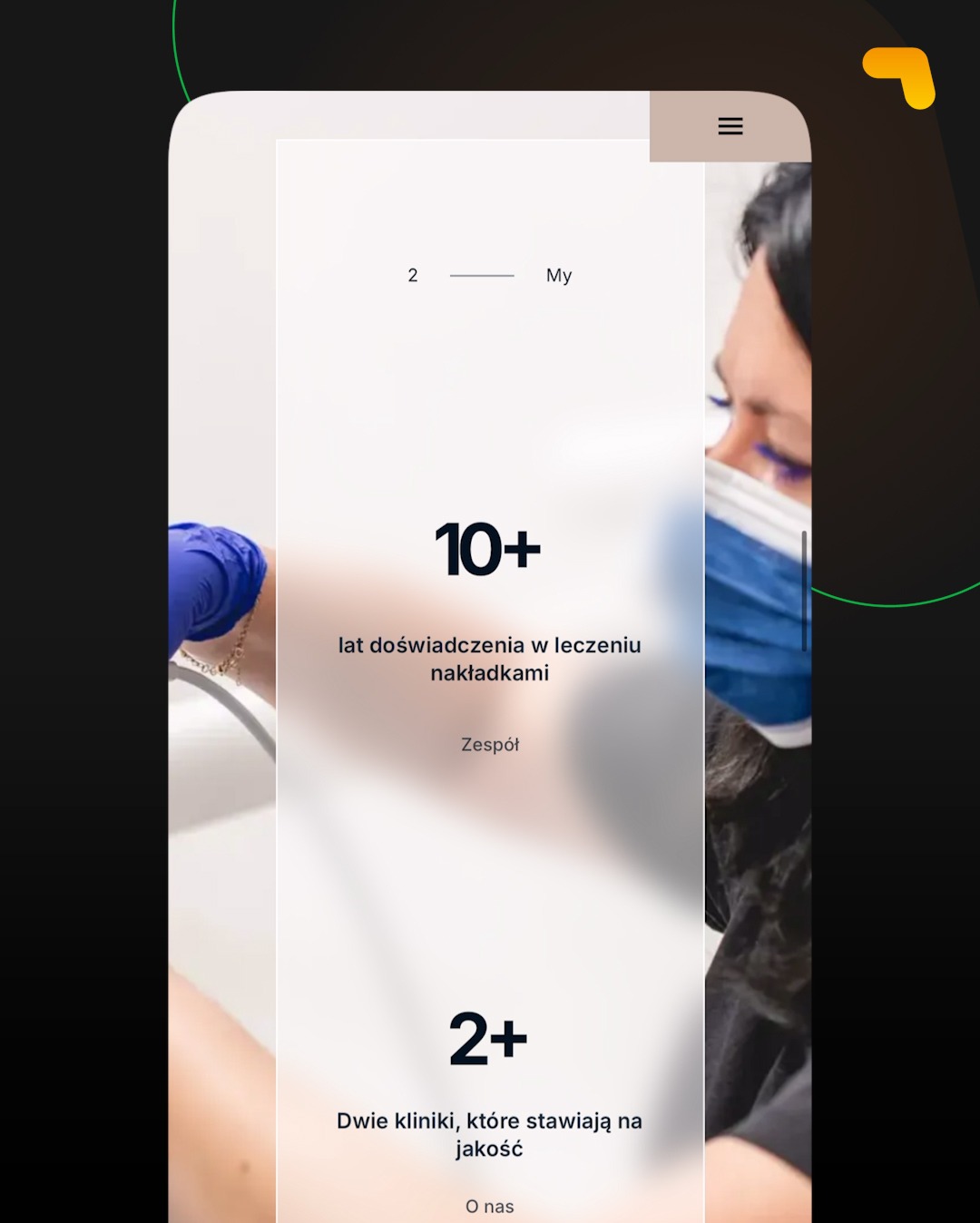 Strona internetowa kliniki dentystycznej z informacją o 10+ latach doświadczenia w leczeniu nakładkami i 2+ klinikach stawiających na jakość, z wizerunkiem lekarza w tle.
