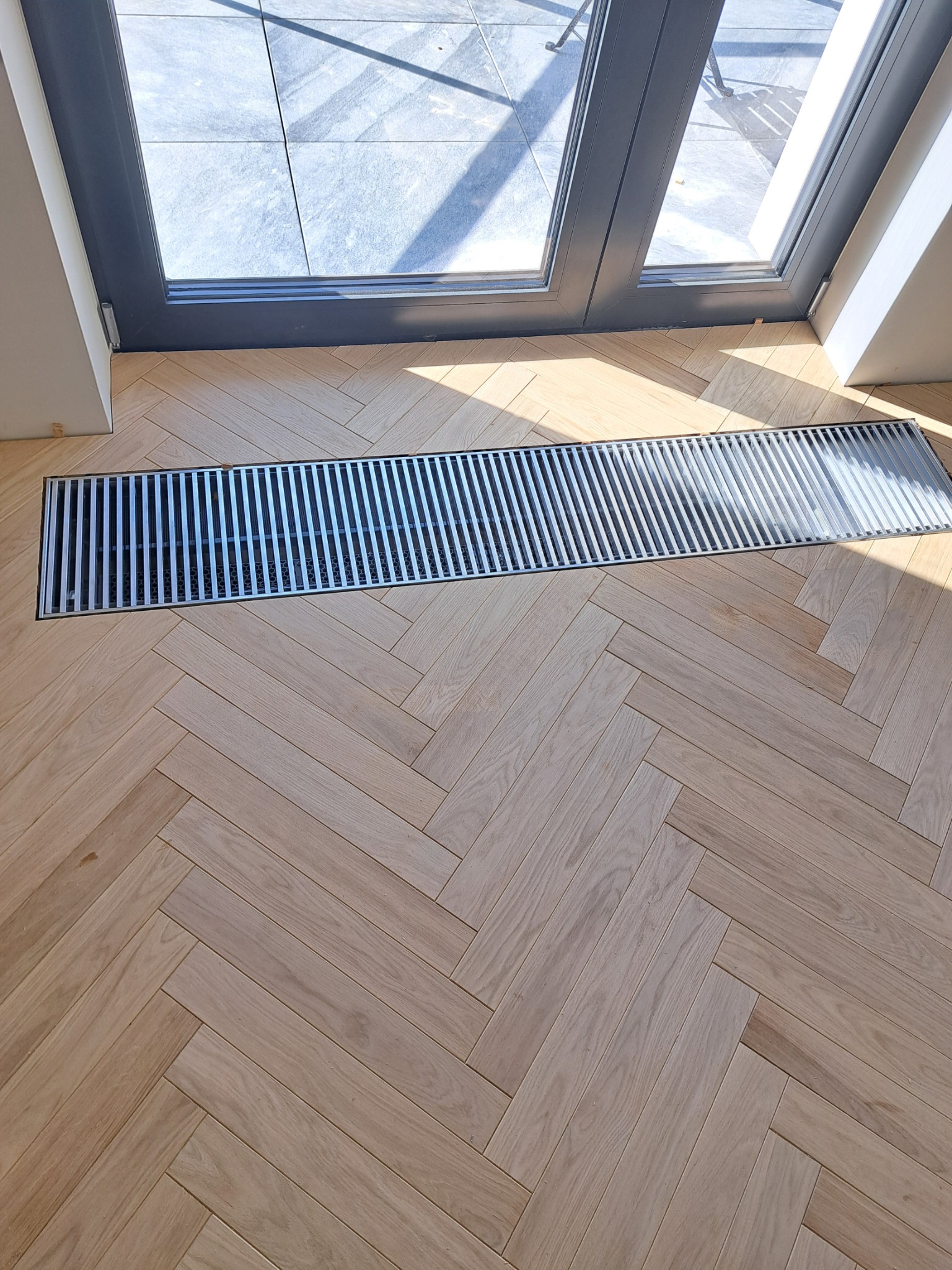 Jodełka klasyczna, grzejnik wnękowy.