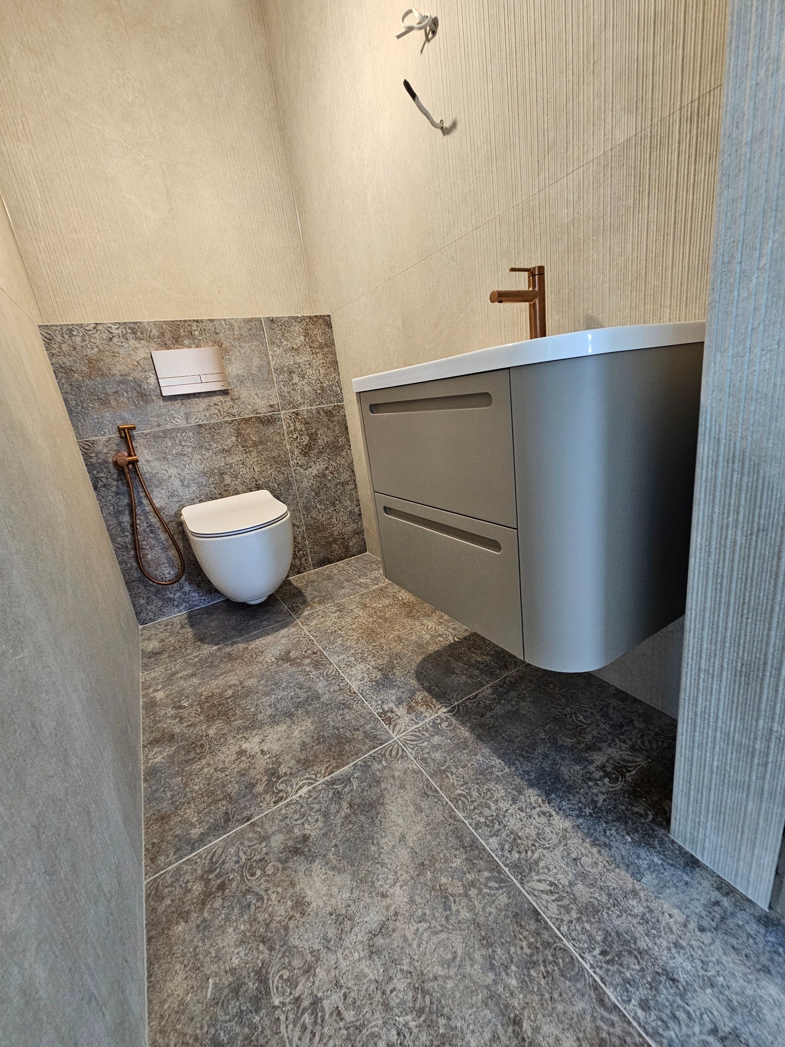 Wykończenie toalety.