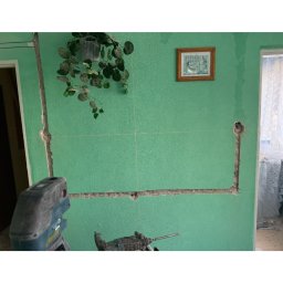 Naprawa instalacji aluminiowej w wielkiej plycie